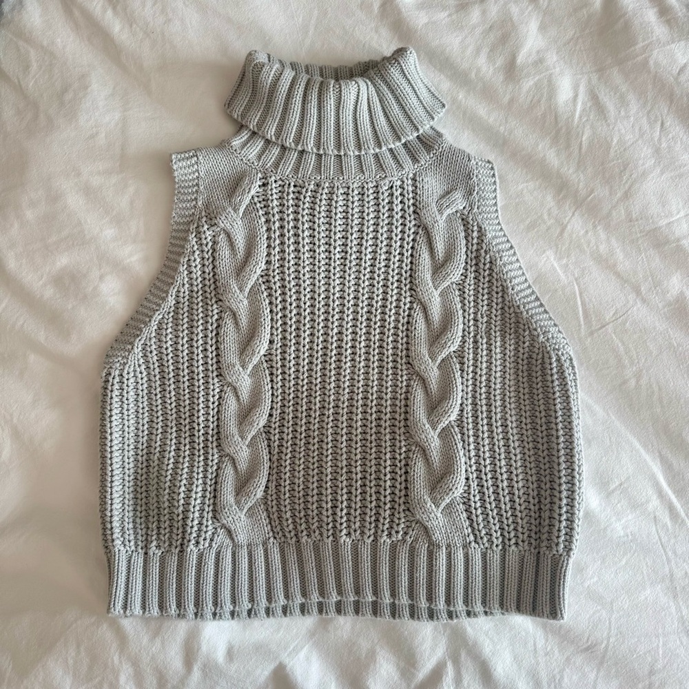 Gray Cable Knit Sleeveless Sweater